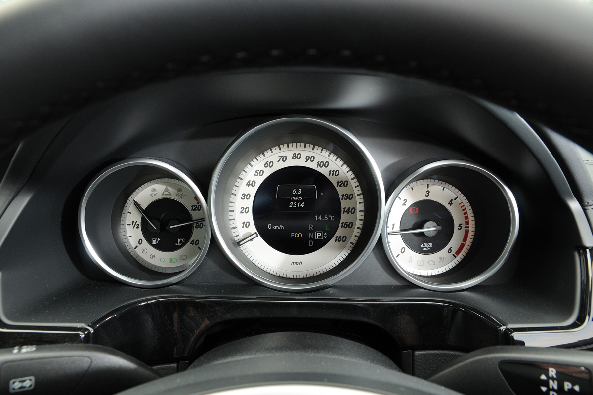 Mercedes E250 CDi dials