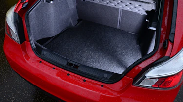 MG6 boot space