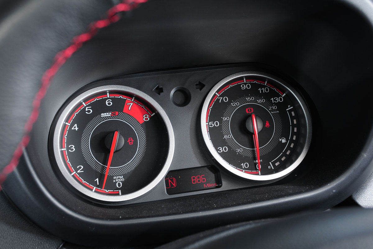 MG3 dials