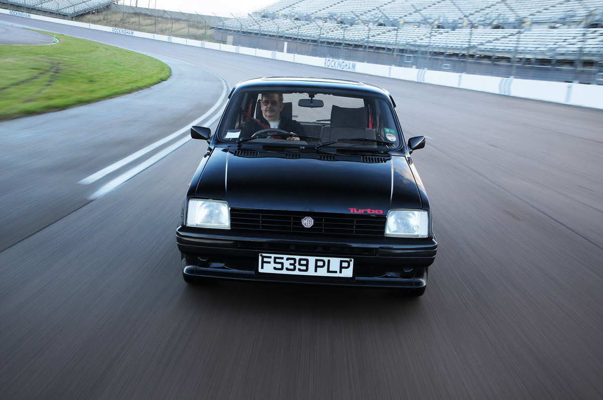 MG Metro Turbo front on