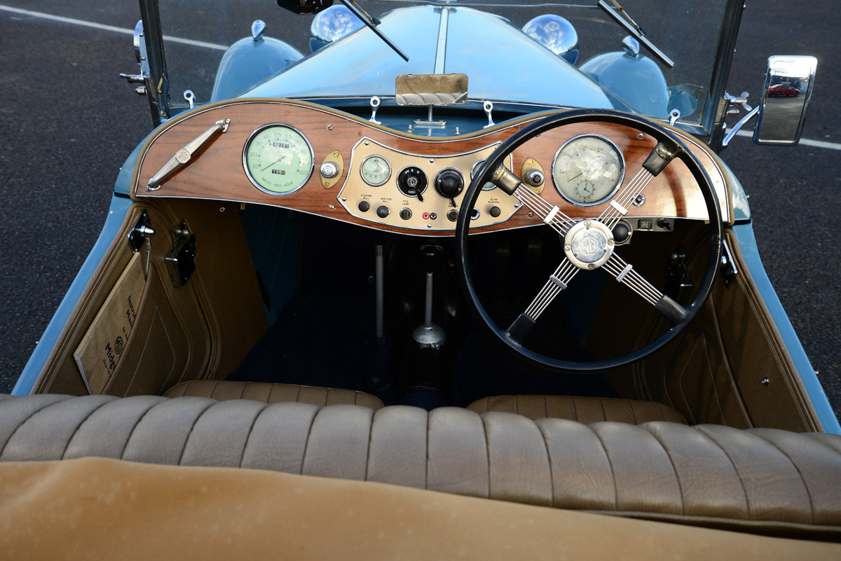 MG TC Midget 1945 interior