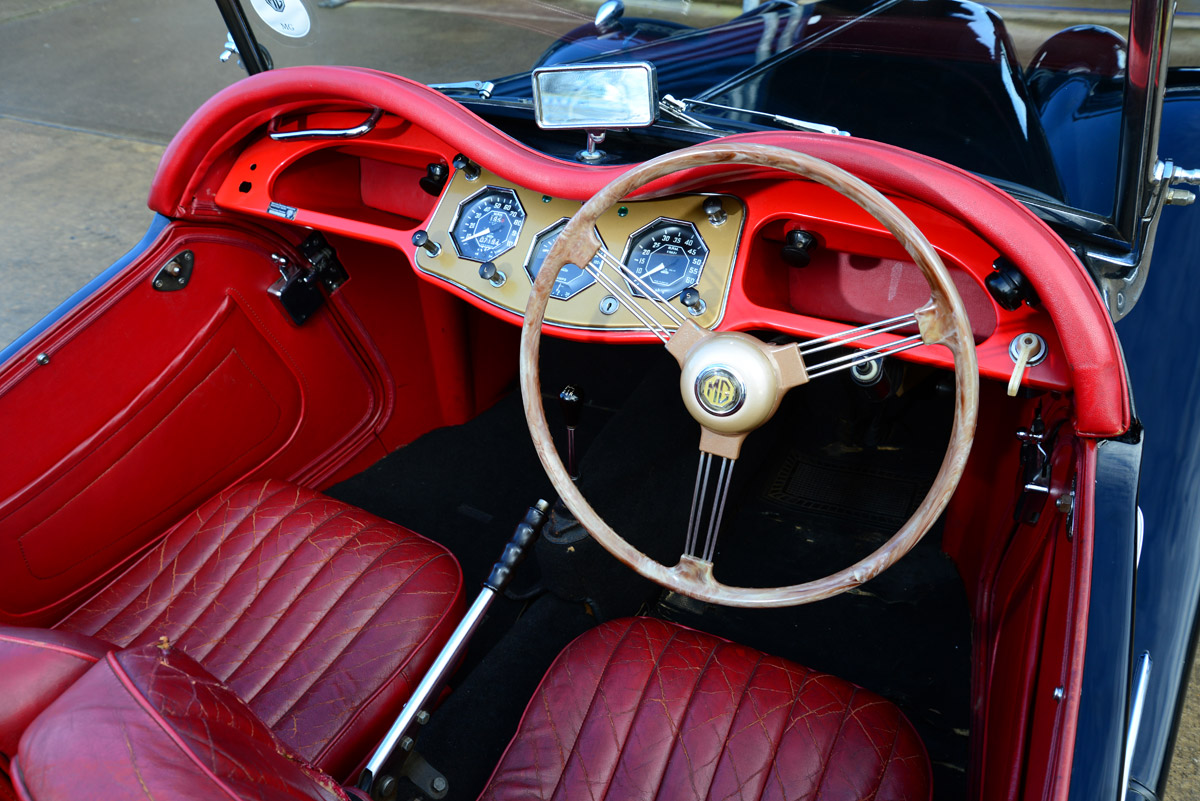 MG TF 1953 interior