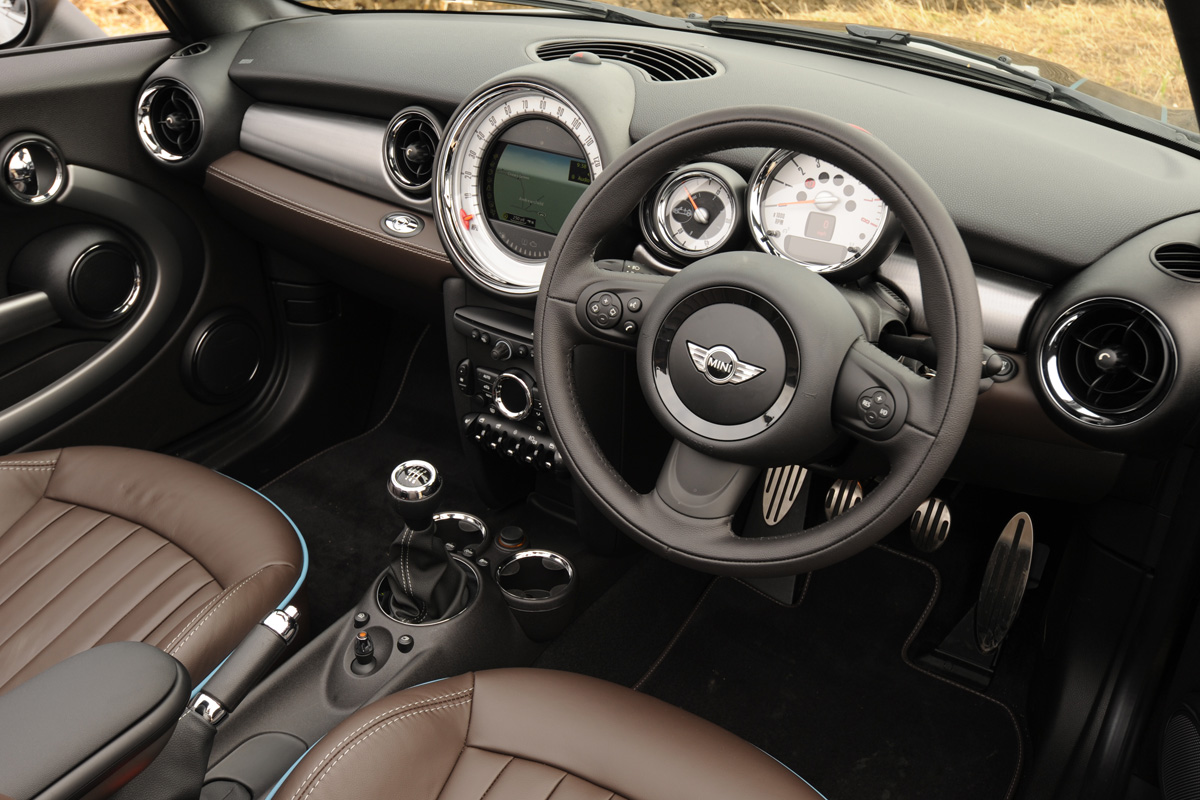 MINI Cooper S Highgate Convertible interior