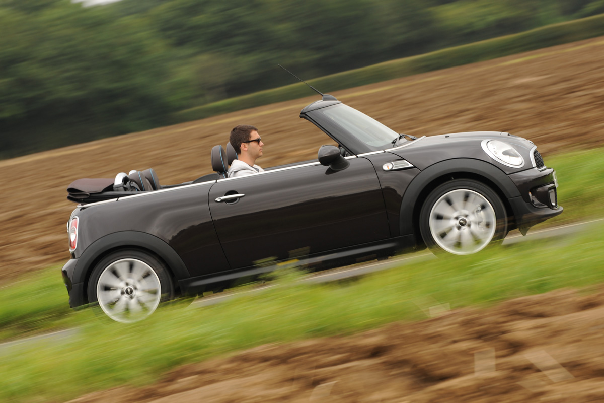 MINI Cooper S Highgate Convertible panning