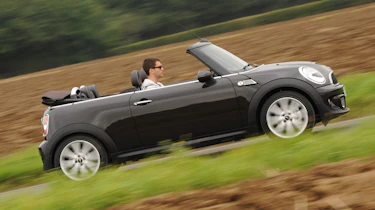 MINI Cooper S Highgate Convertible panning
