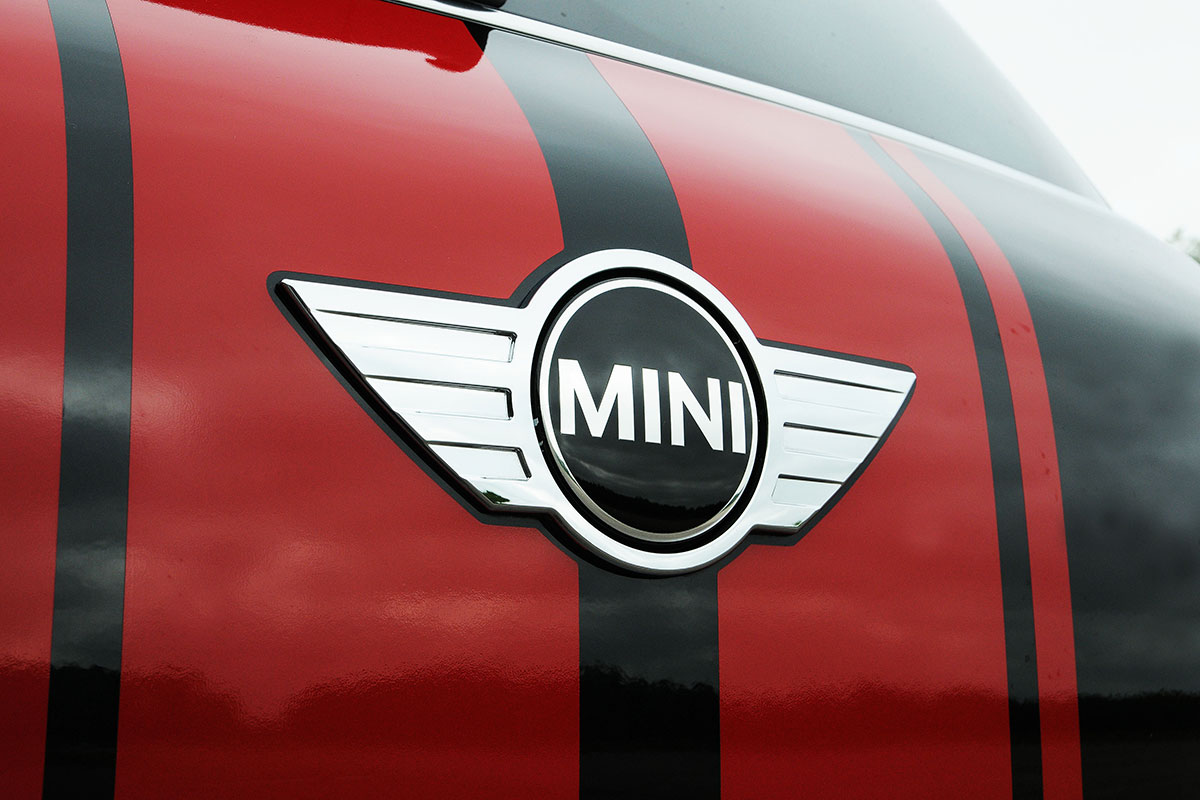 MINI Cooper D Countryman badge