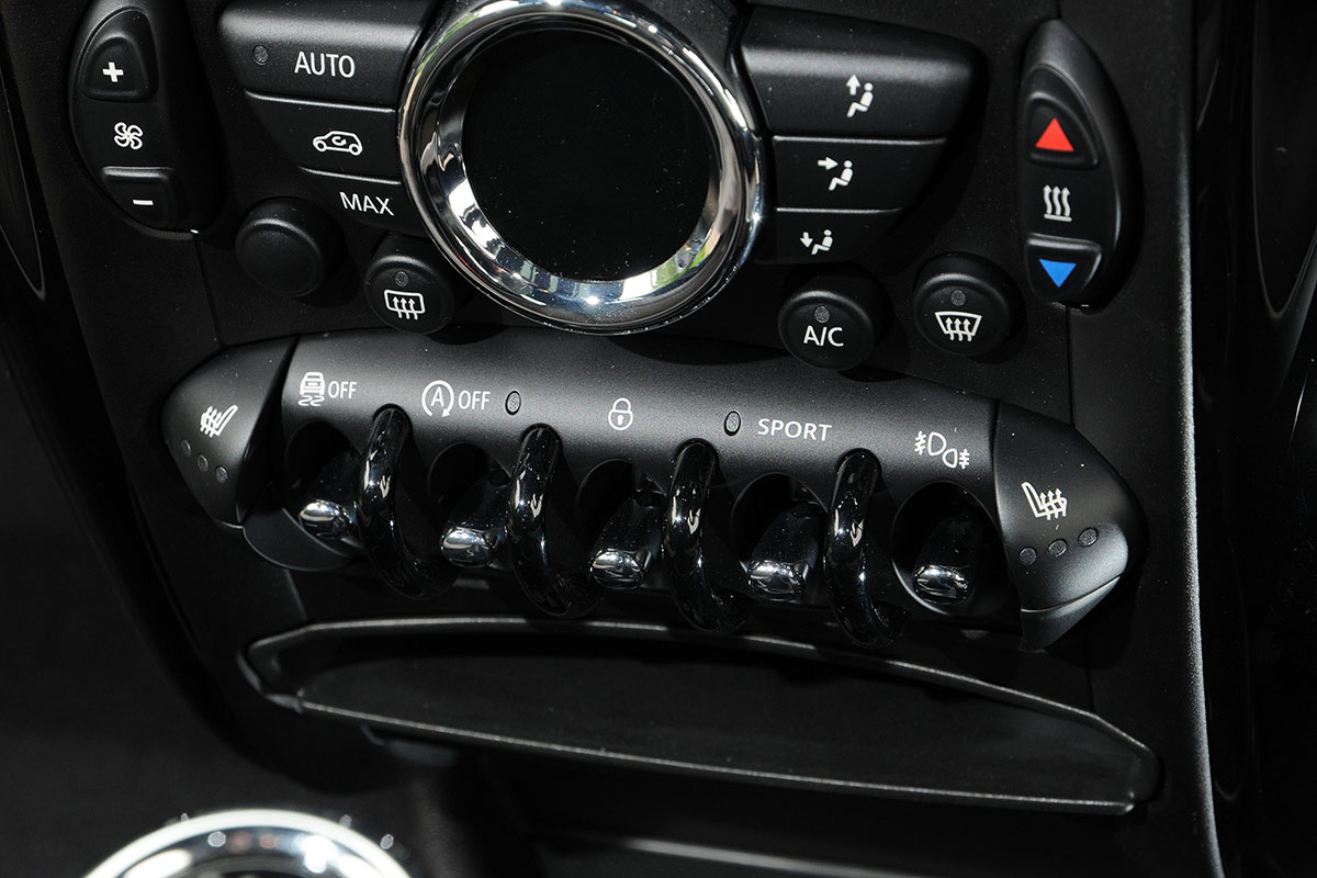 MINI Cooper D Countryman console