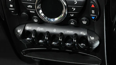 MINI Cooper D Countryman console