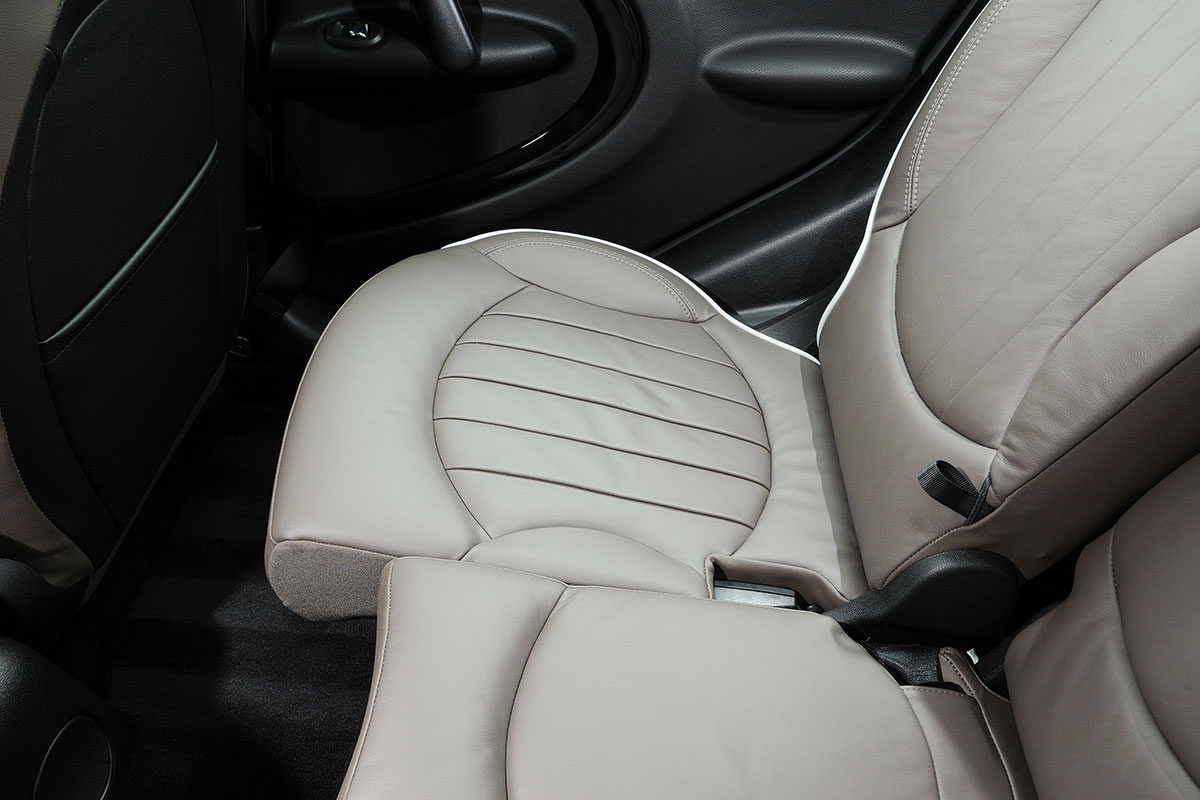 MINI Cooper D Countryman seats