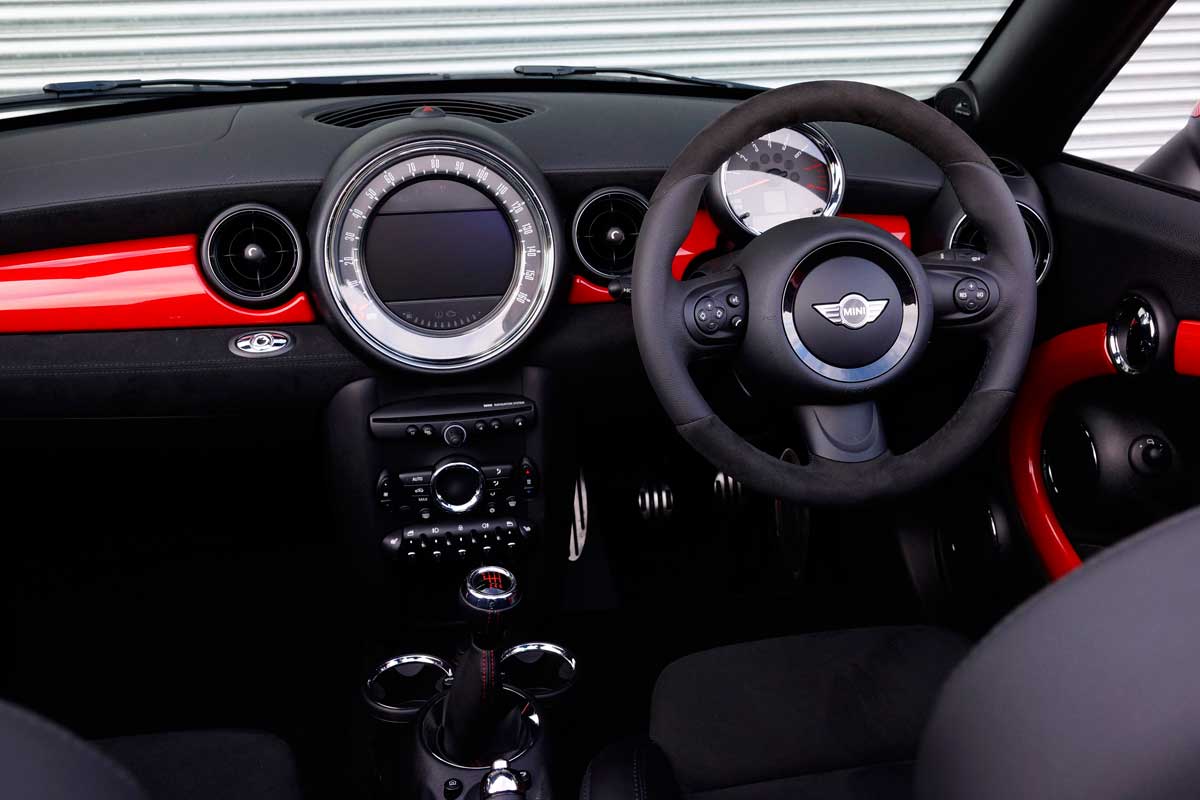 MINI JCW Roadster dash