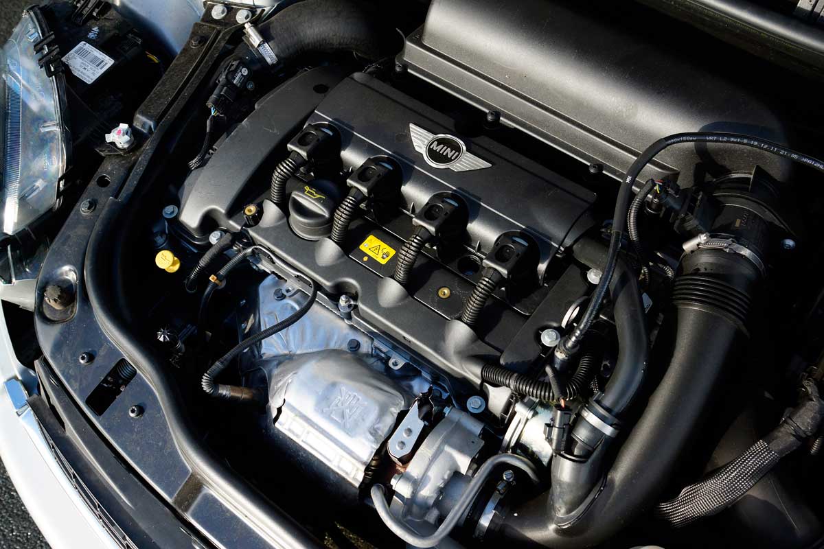MINI JCW Roadster engine
