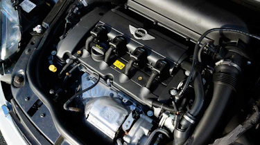 MINI JCW Roadster engine