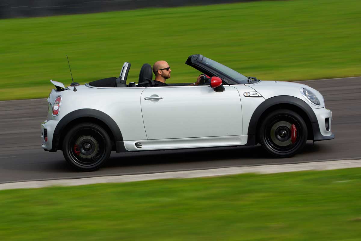 MINI JCW Roadster panning