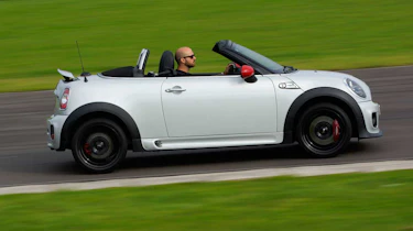 MINI JCW Roadster panning