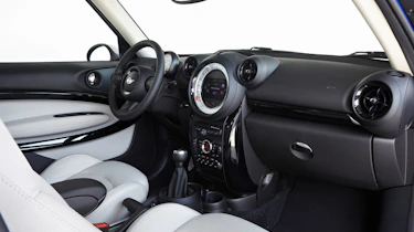 MINI Paceman panning