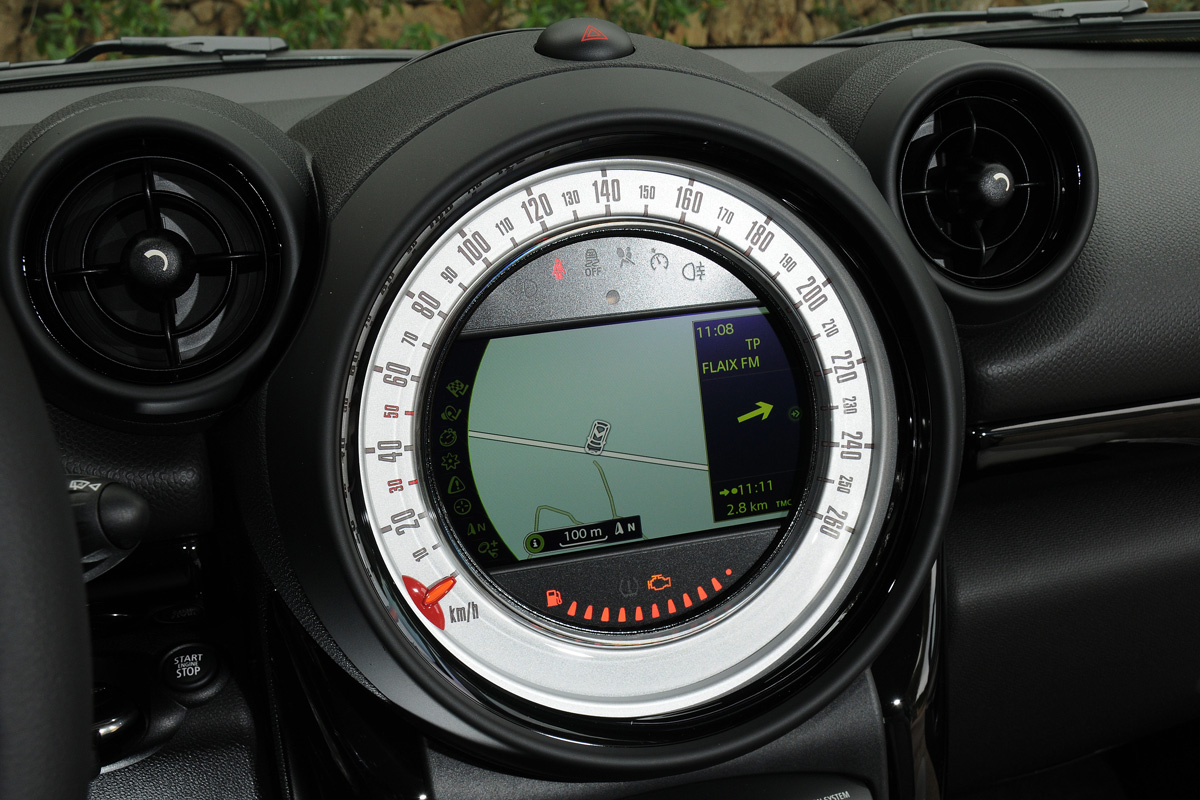 MINI Cooper S Paceman sat-nav
