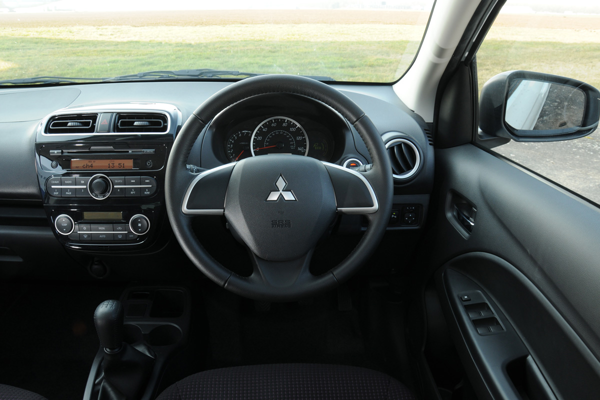 Mitsubishi Mirage 1.2 3 interior