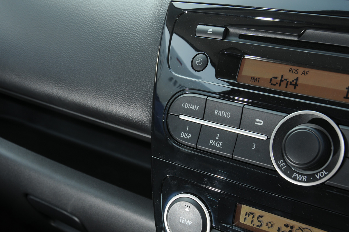 Mitsubishi Mirage 1.2 3 centre console