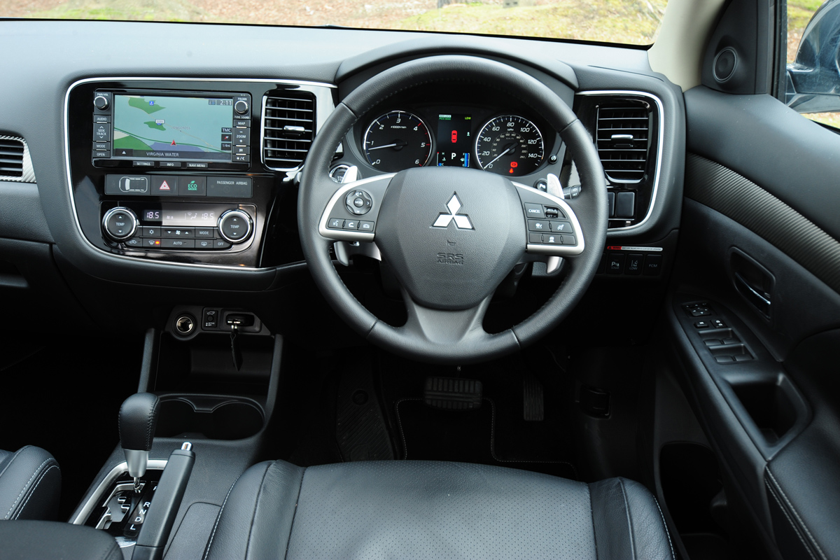 Mitsubishi Outlander 2.2 DI-D GX4 interior