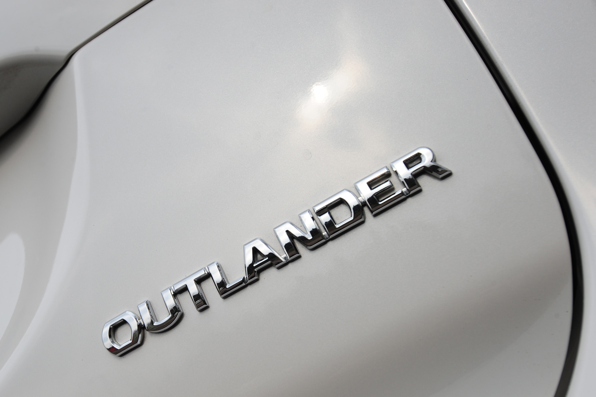Mitsubishi Outlander 2.2 DI-D GX4 badge