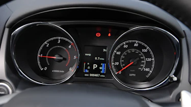 Mitsubishi ASX 4 2014 dials