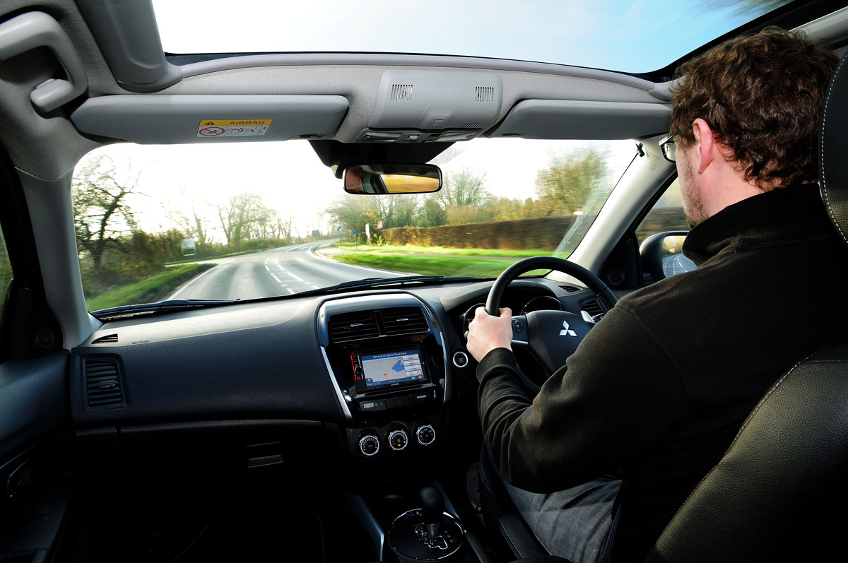 Mitsubishi ASX 4 2014 driving