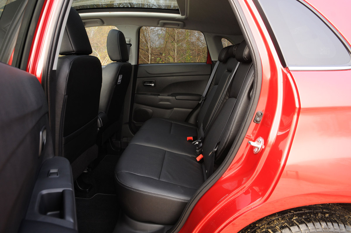 Mitsubishi ASX 4 2014 rear seats