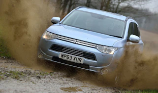 Mitsubishi Outlander PHEV 2014 front