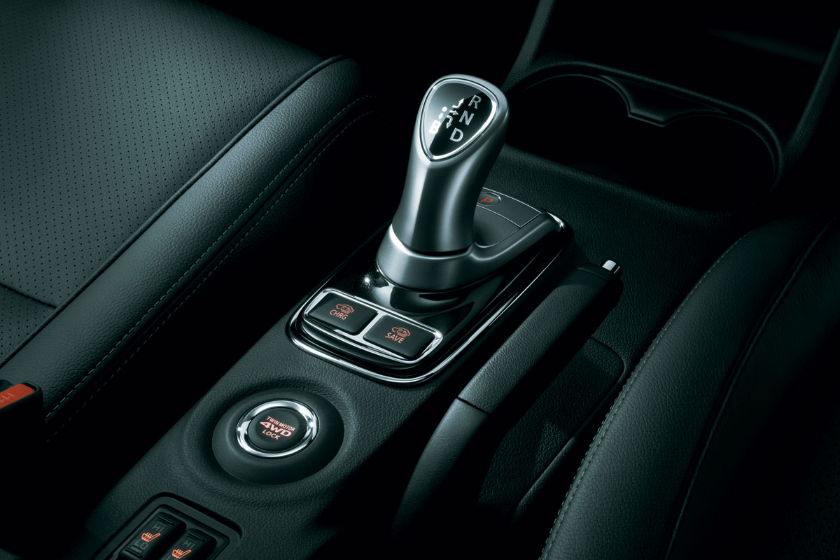 Mitsubishi Outlander PHEV 2014 gearstick