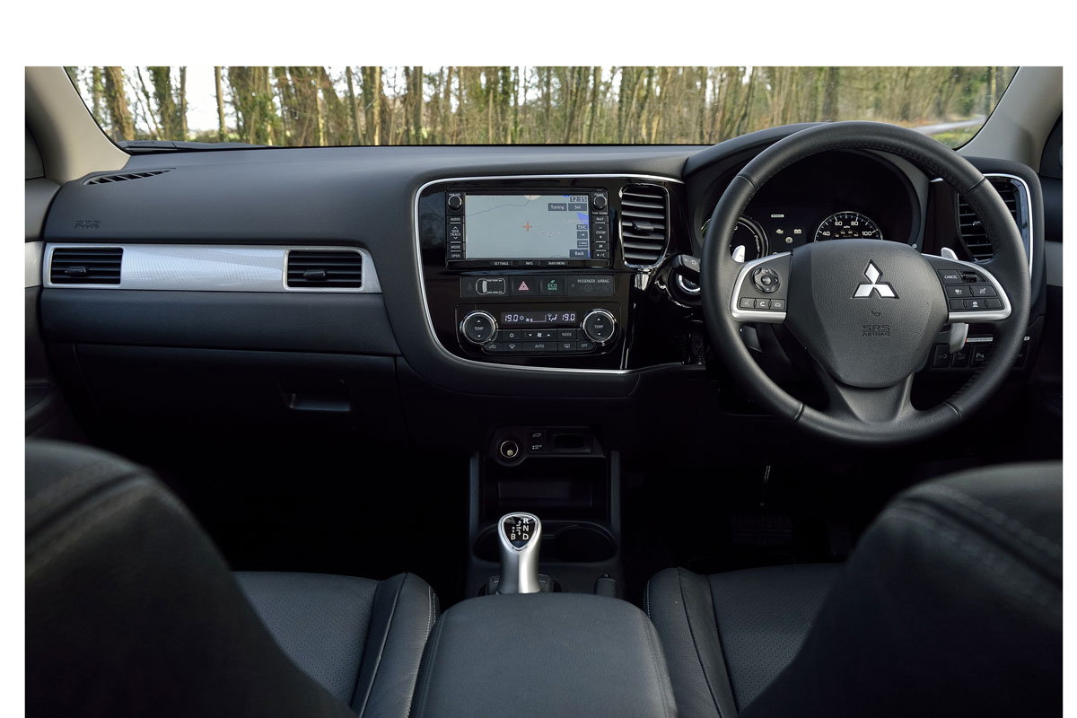 Mitsubishi Outlander PHEV 2014 interior