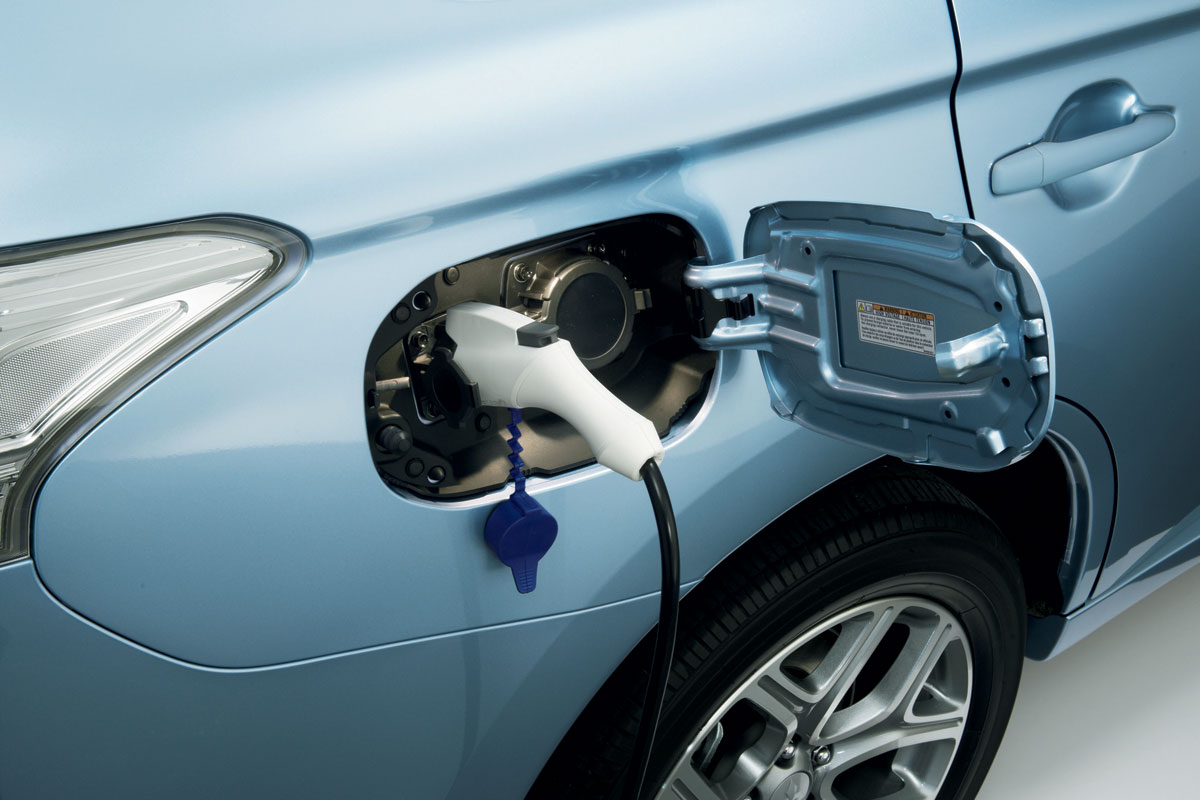 Mitsubishi Outlander PHEV 2014 plug in