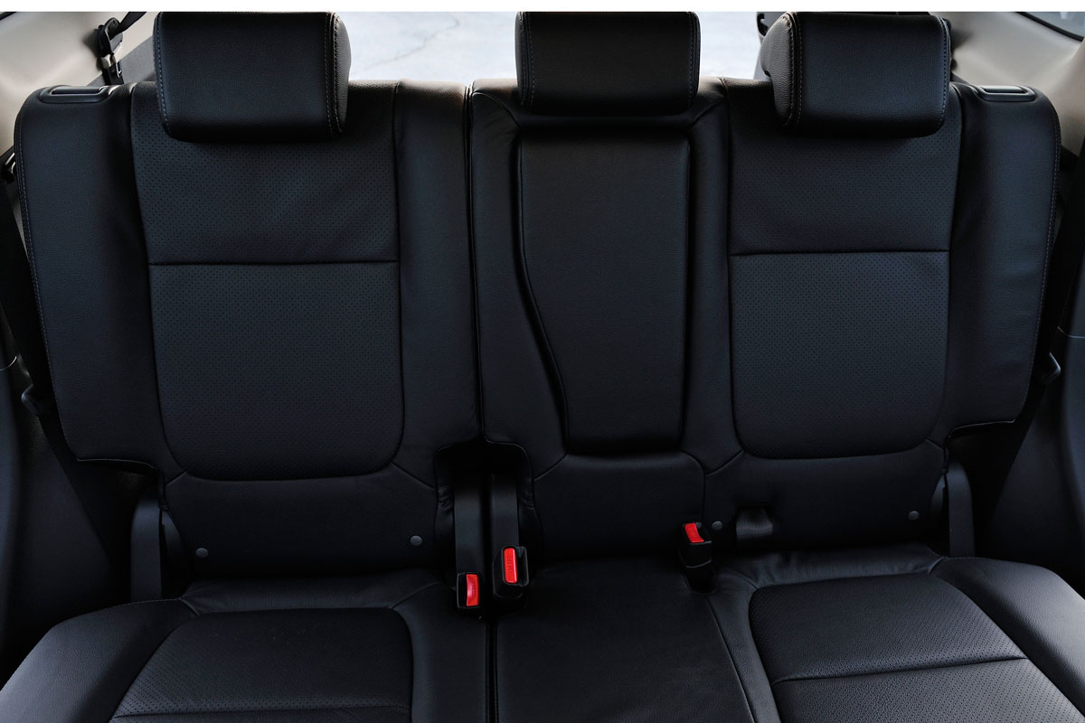 Mitsubishi Outlander PHEV 2014 rear seats