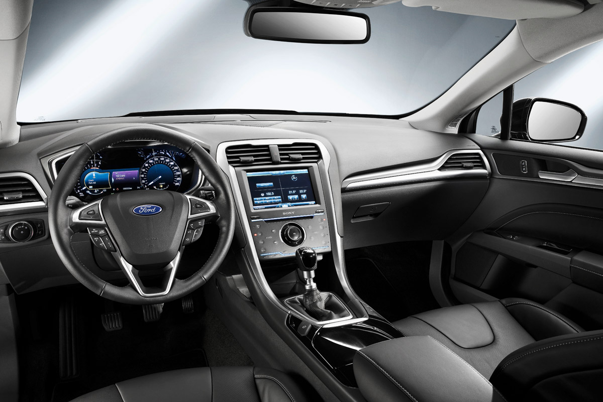 2013 Ford Mondeo interior