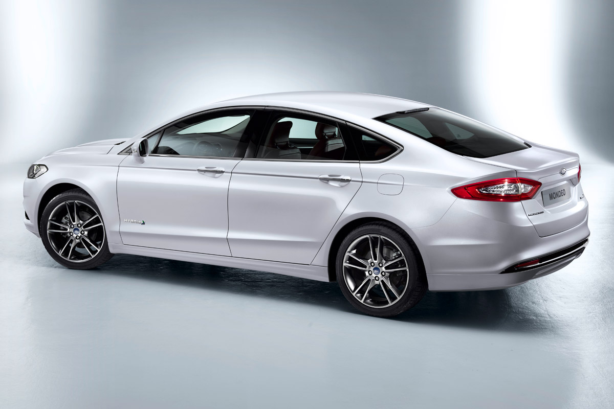 2013 Ford Mondeo hybrid rear static