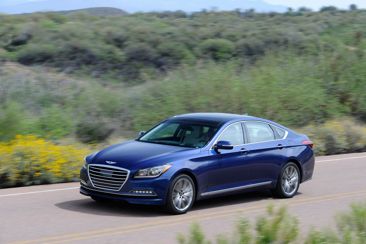 Hyundai Genesis 2015 - on the road