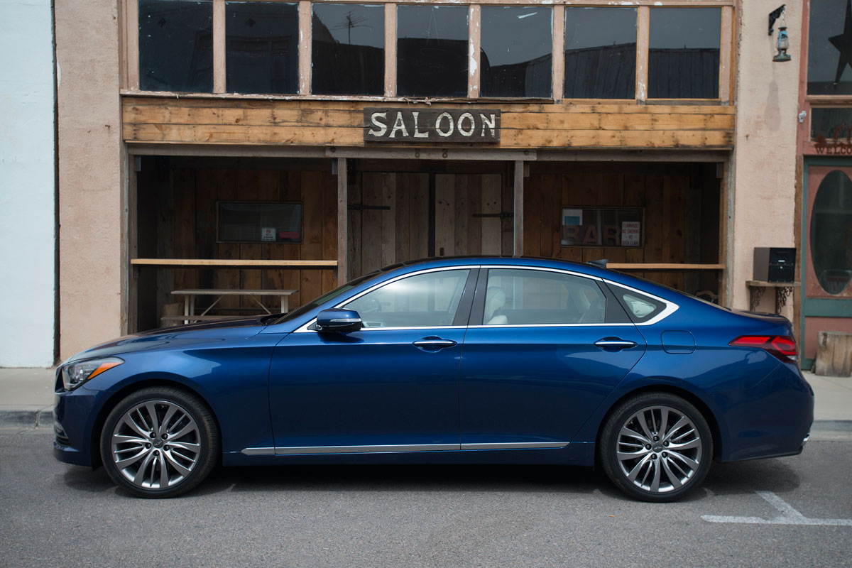 Hyundai Genesis 2015 - side