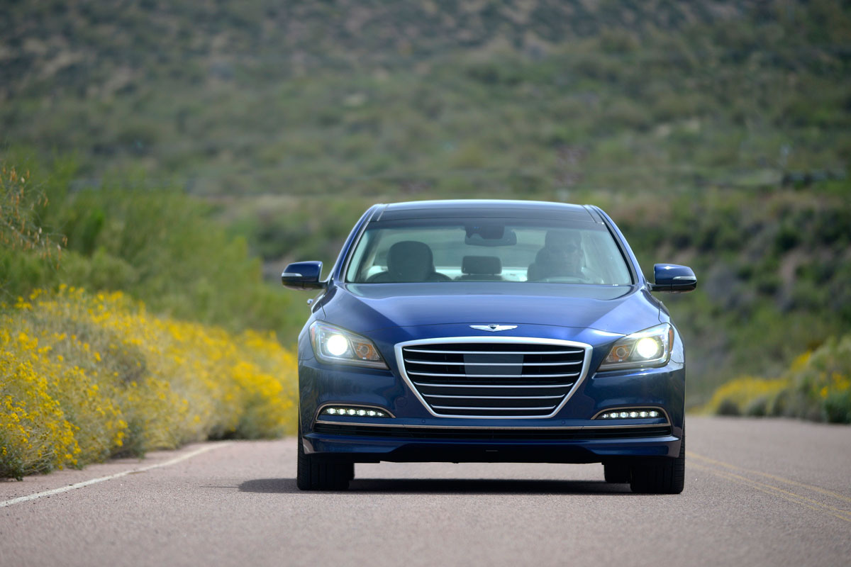 Hyundai Genesis 2015 - head on