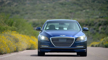 Hyundai Genesis 2015 - head on