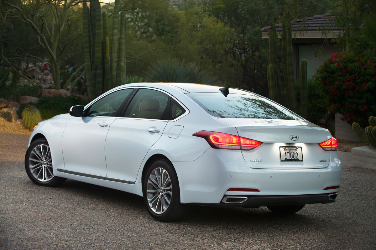 Hyundai Genesis 2015 - back