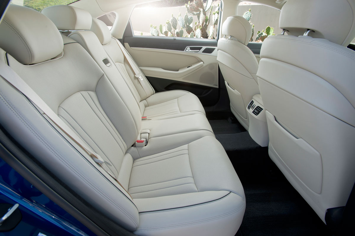 Hyundai Genesis 2015 - rear seats