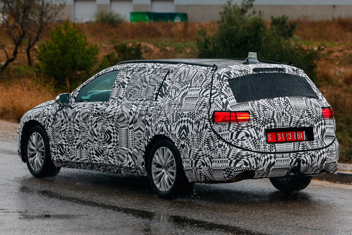 New VW Passat spy rear