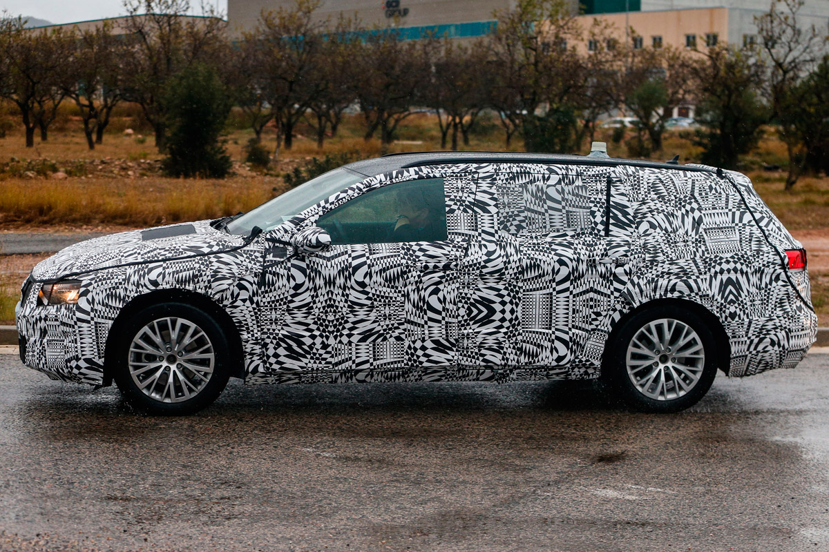New VW Passat spy side