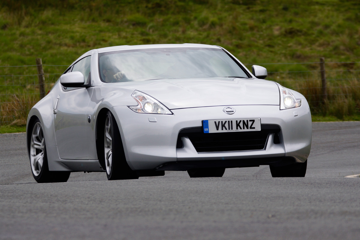 Nissan 370Z front cornering