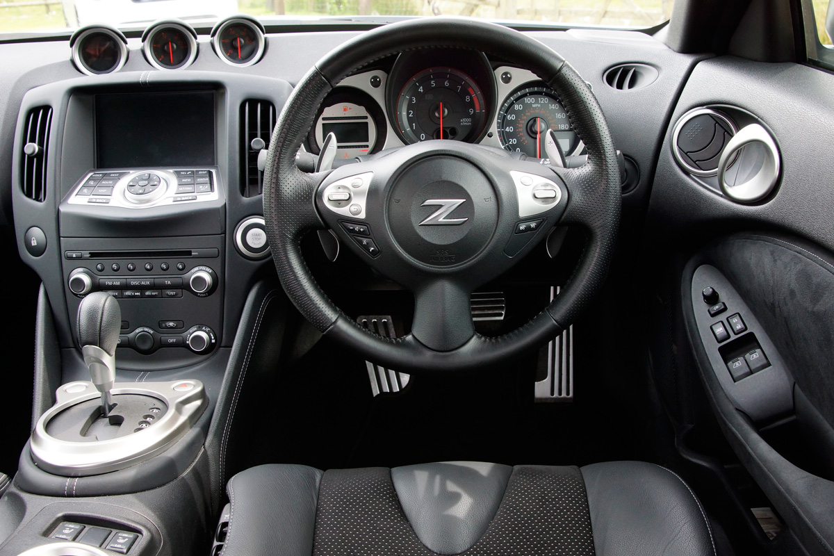 Nissan 370Z interior