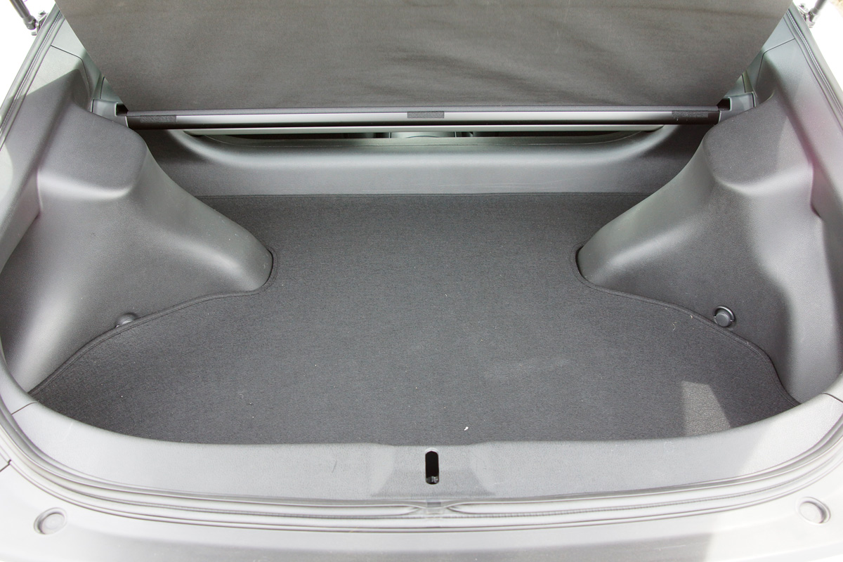Nissan 370Z boot