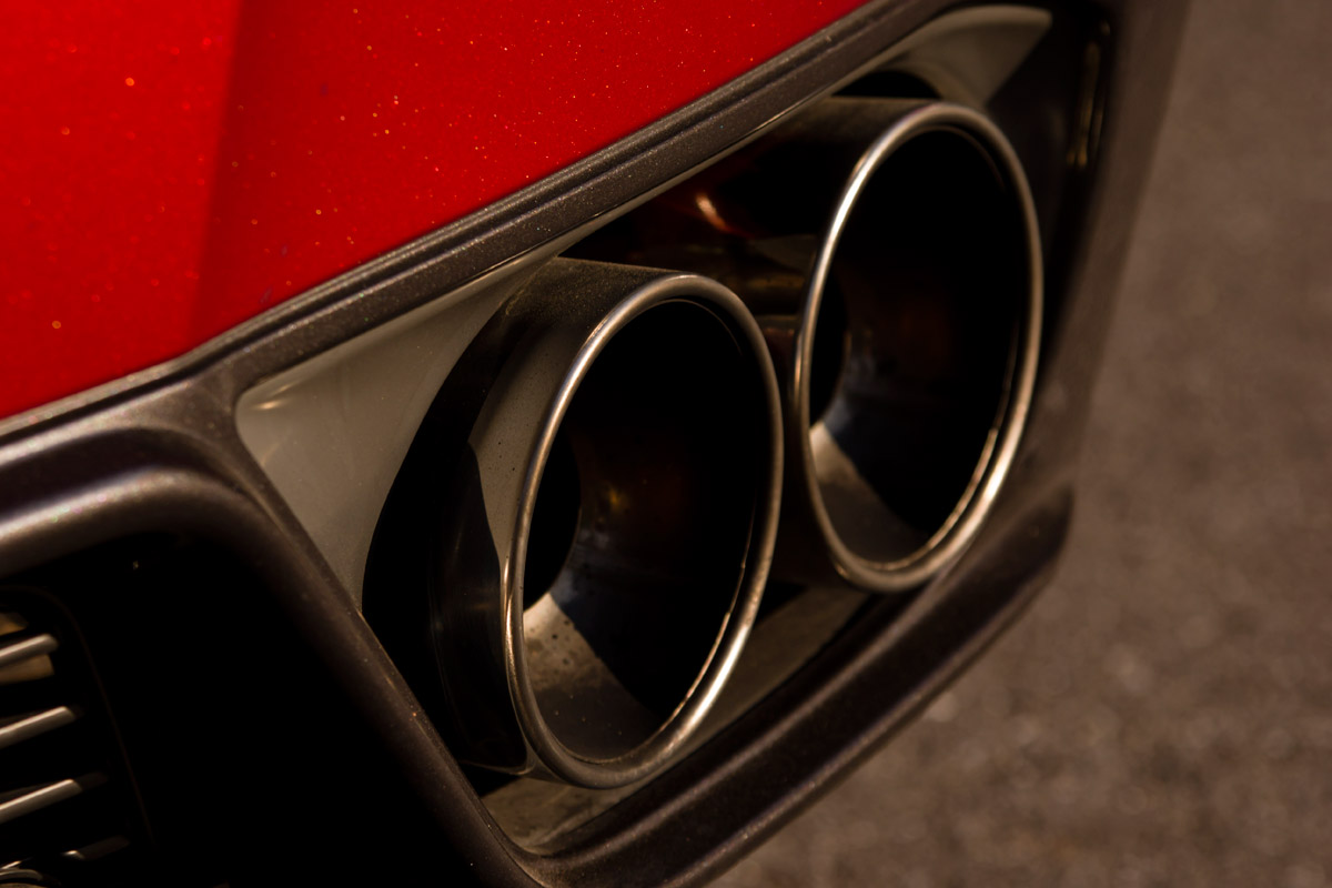 Nissan GT-R 2014 exhaust pipes