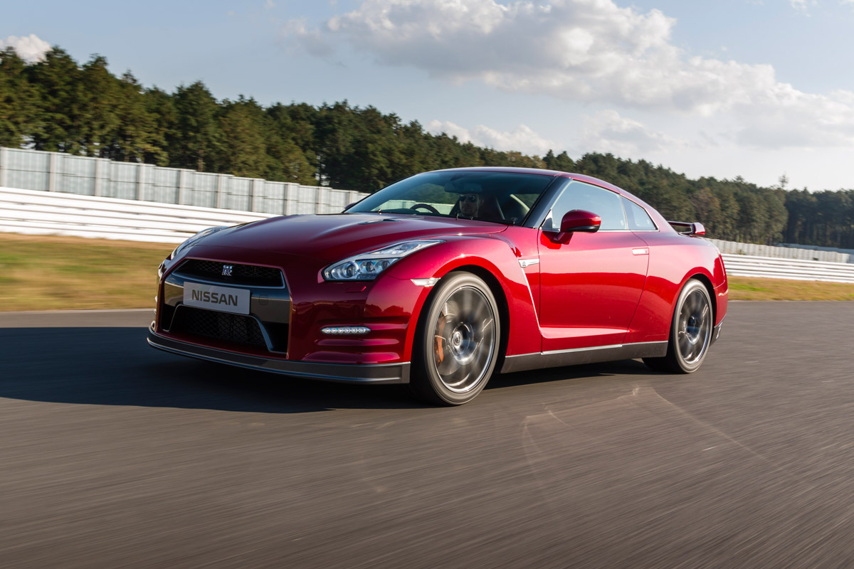 Nissan GT-R 2014 front tracking