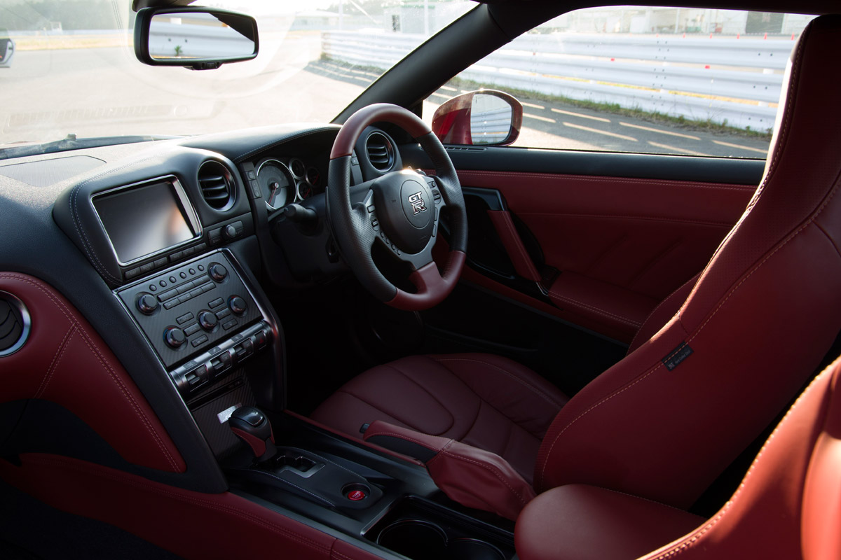 Nissan GT-R 2014 interior
