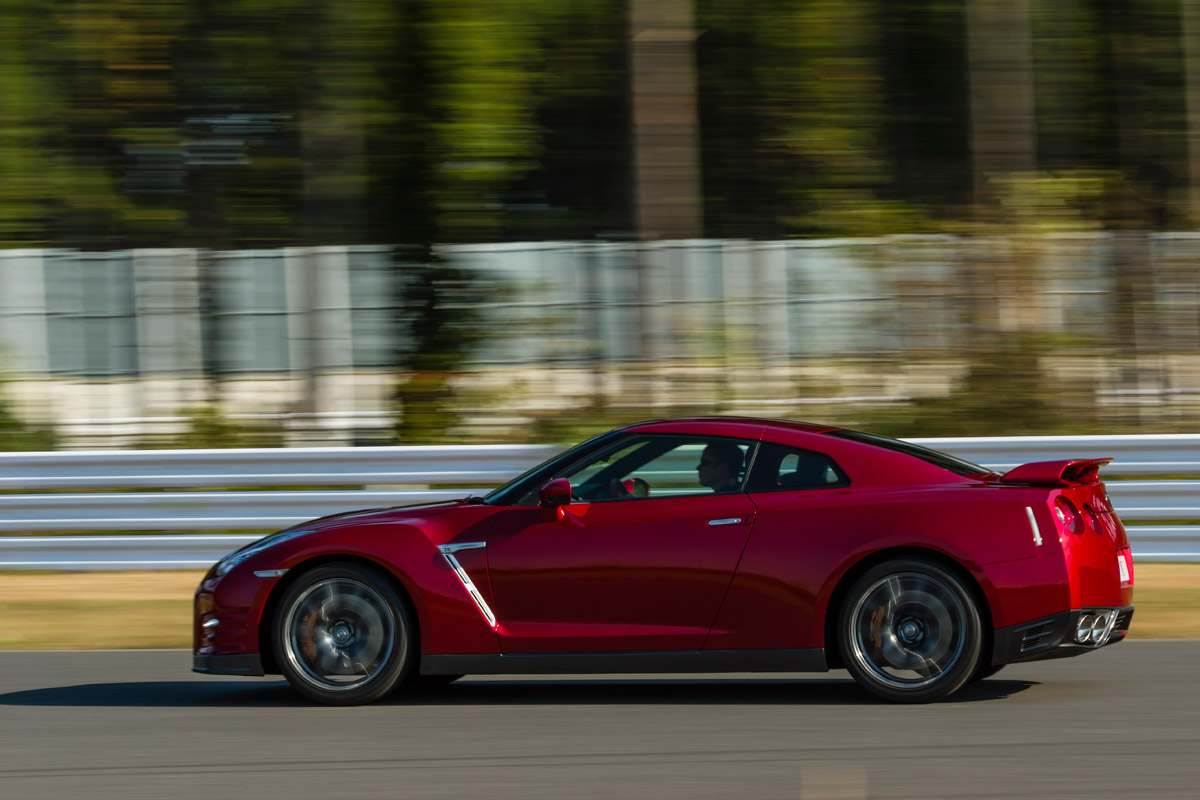 Nissan GT-R 2014 pan