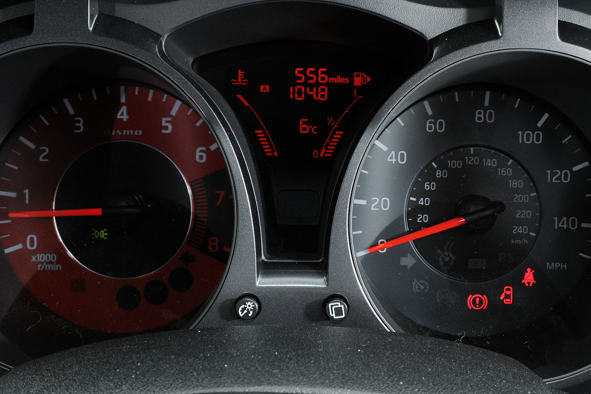 Nissan Juke Nismo dials